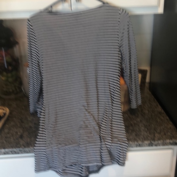 Cute top - Picture 5 of 6